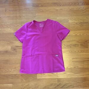 Figs Women's Short Sleeve Magenta/Fuchsia color